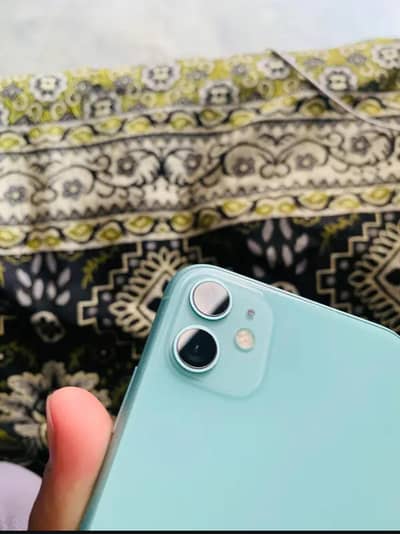 iphone 11  factory unlocked 10 by 10 condition