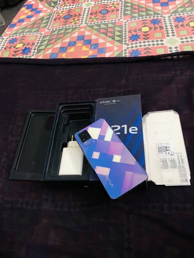 Vivo v21e 8+4/128 with complete box and charger