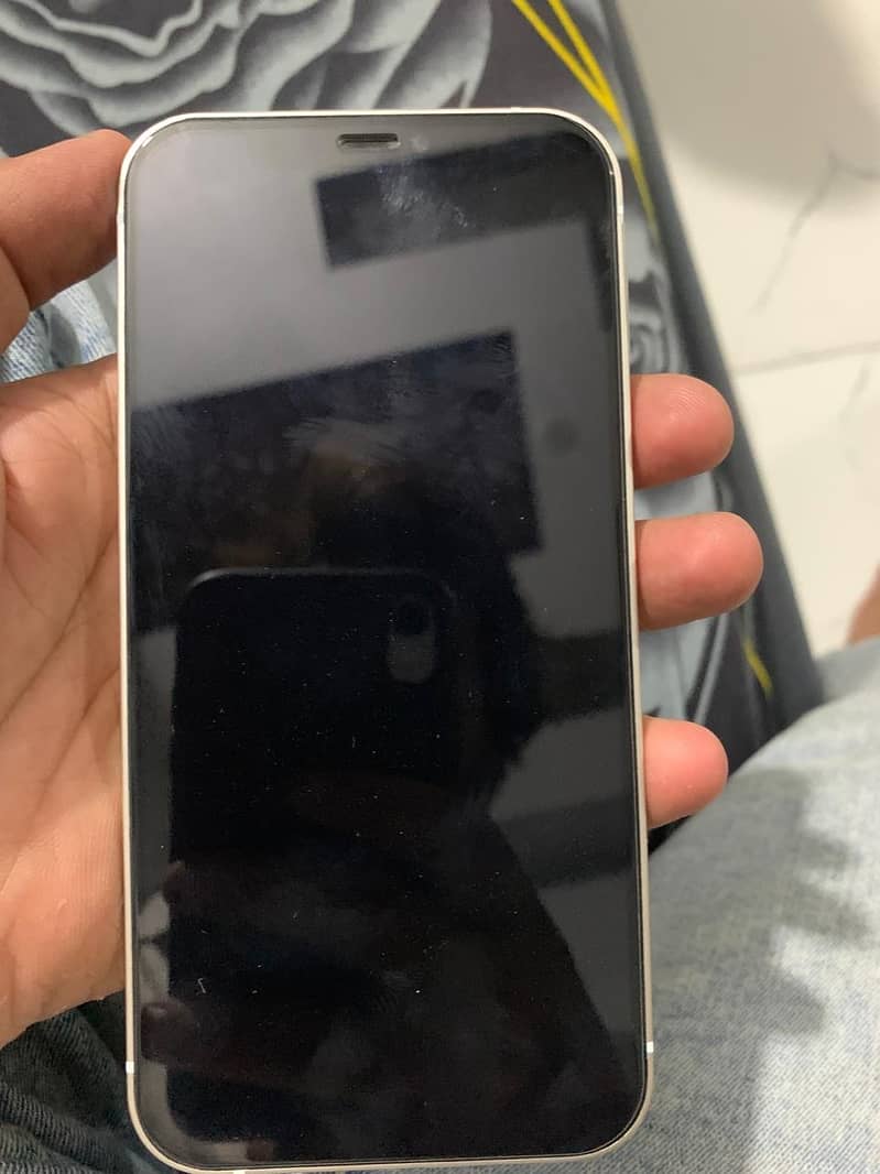 Apple iPhone 12 4