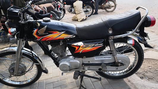 Honda 125 karachi num black color