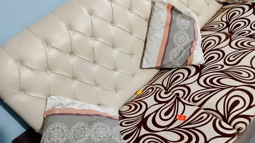 3 seats sofa 2