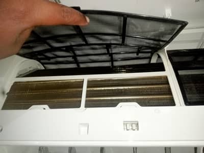 Haier dc Inverter all ok  genuine condition without pipe