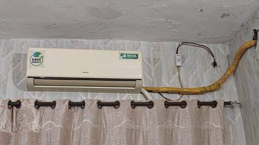 not inverter Greee 1 ton split ac for sale. energy saving . .