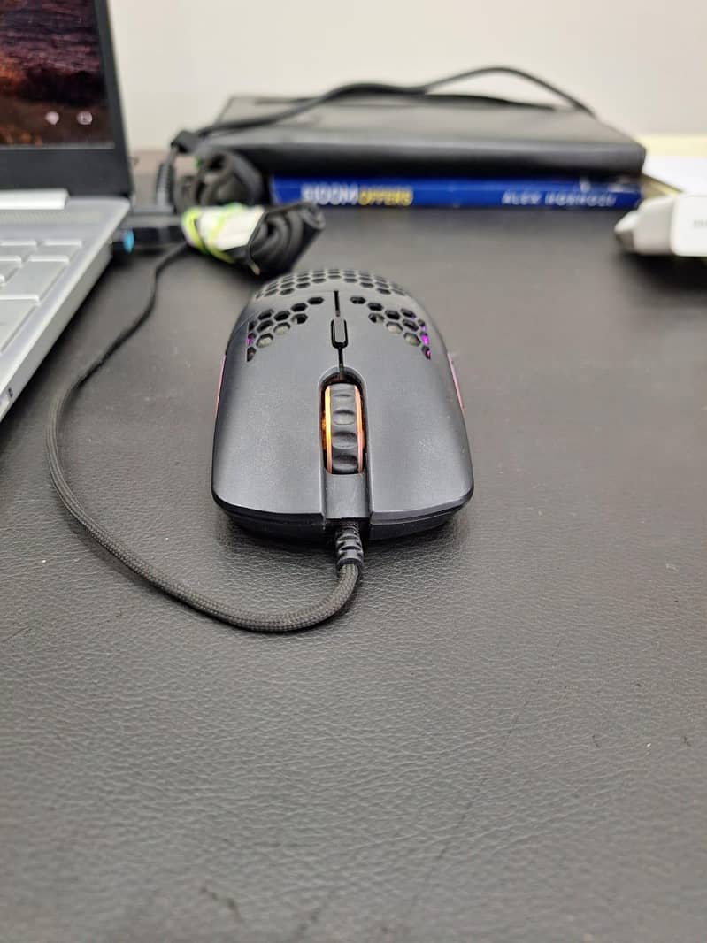 Glorious model o 4