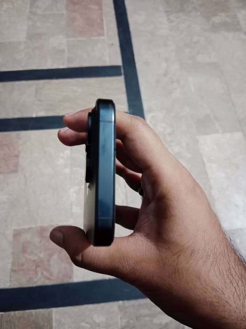 iPhone 15 pro JV 5