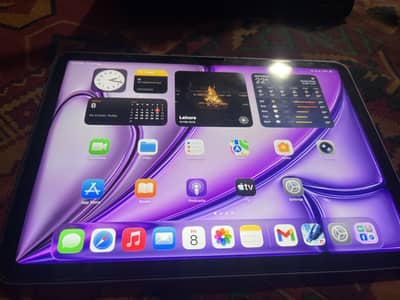 IPAD AIR M3/7TH GENERATION 10/10 CONDITION WITH BOX,CHARGER AND CASE