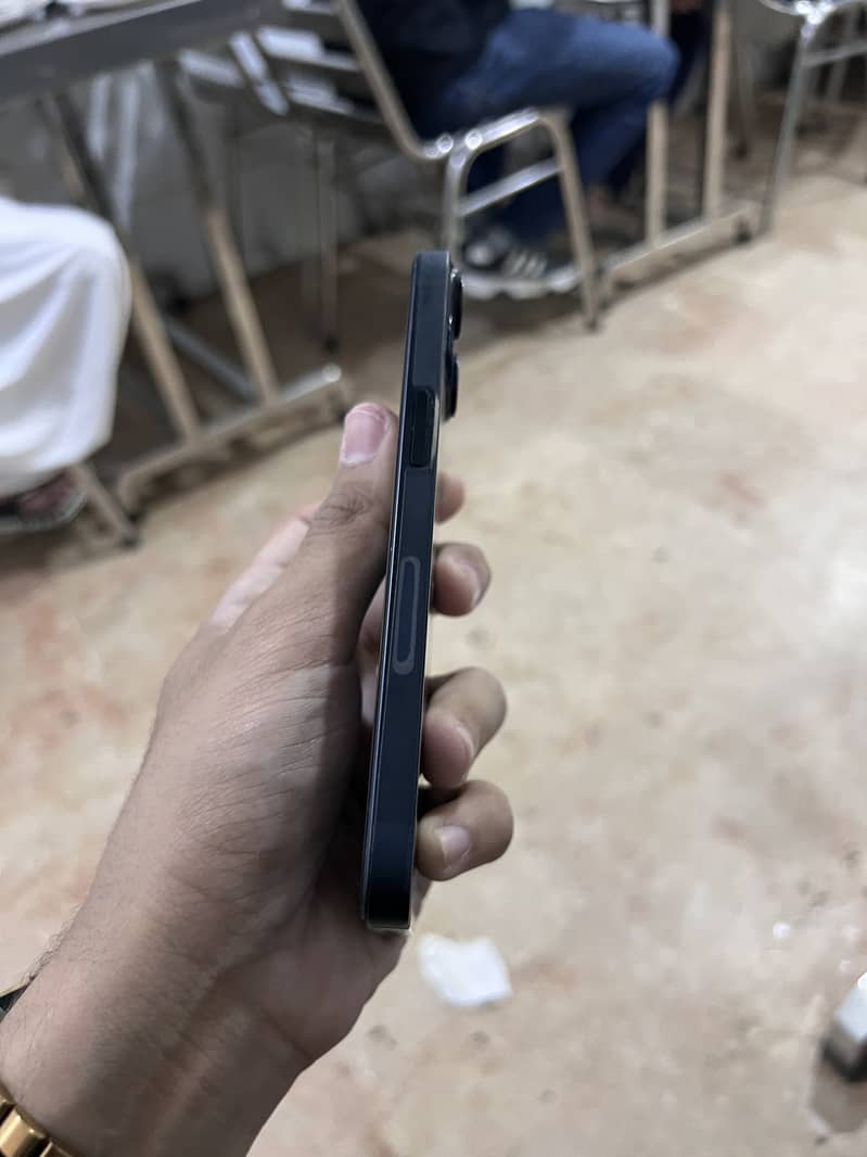 Apple iPhone 14 3