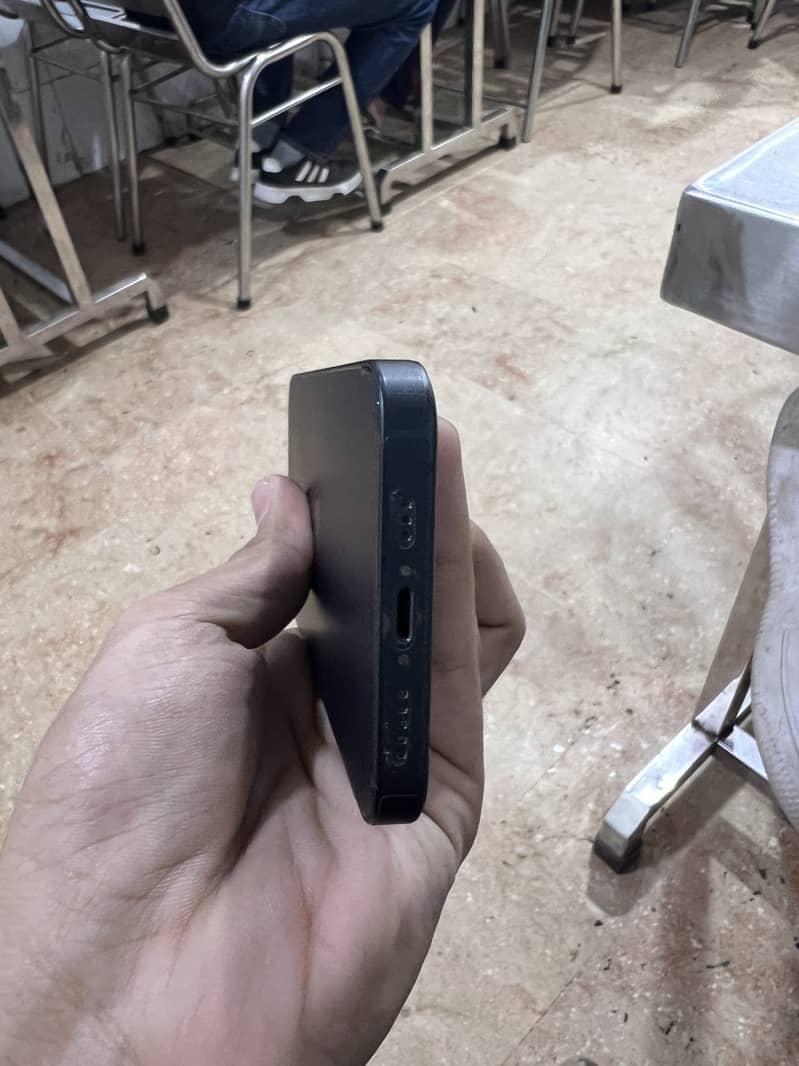 Apple iPhone 14 4