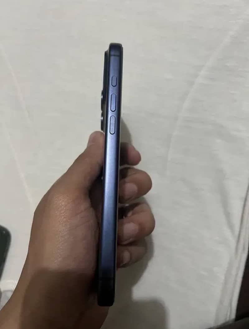 iPhone 17 pro max ( complete box ) 3
