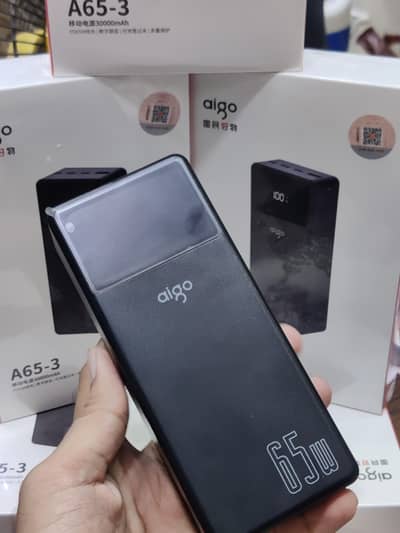 AIGO powerbank 30000 mAh 65w fast charging MacBooks/laptops/phone's