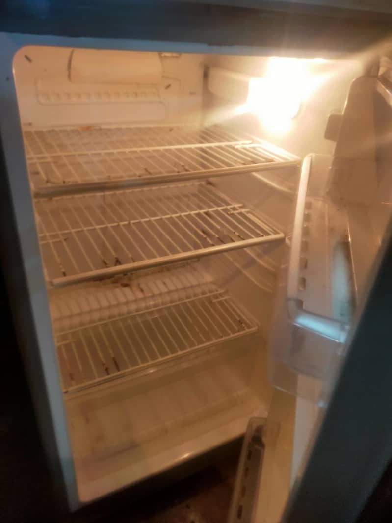 pel refrigerator 17