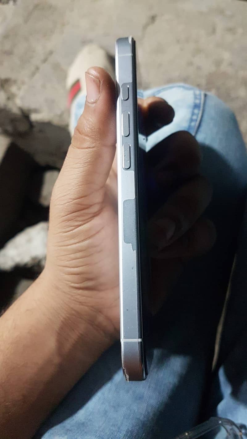 iPhone 16 pro 1
