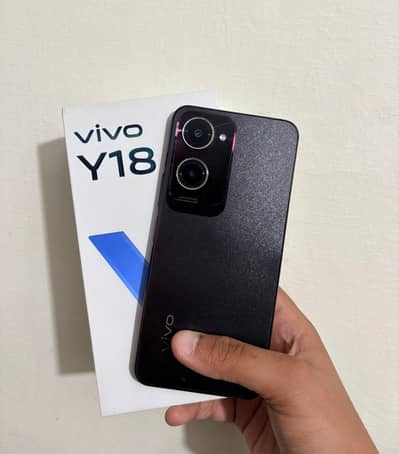 Vivo y18 8 128 with box all okay