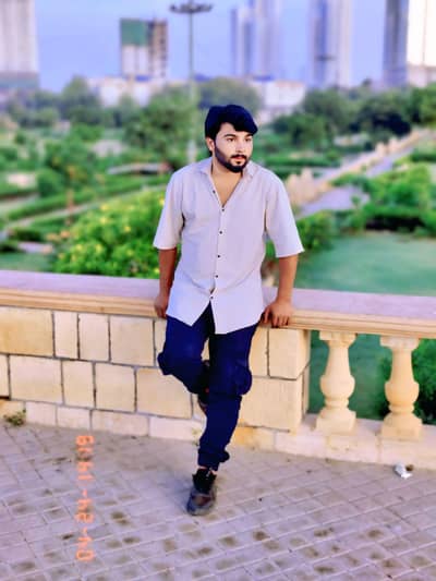 mujha job ki need ha Kisi ka pas job ha to rabta kara thanks you