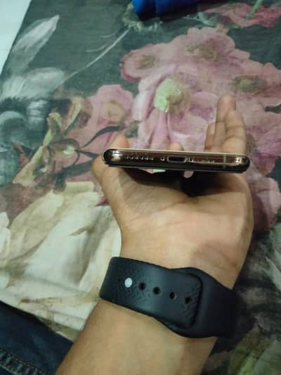 iPhone 11 Pro gold
