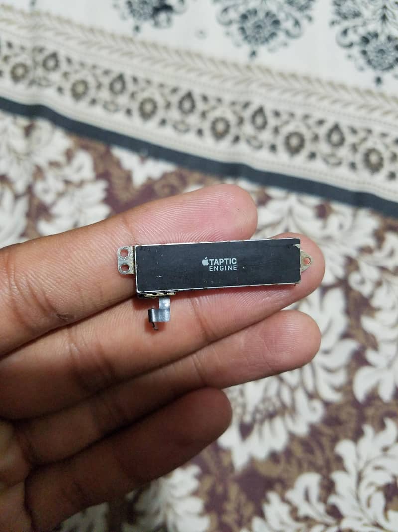 iPhone 7 Taptic Engine 0
