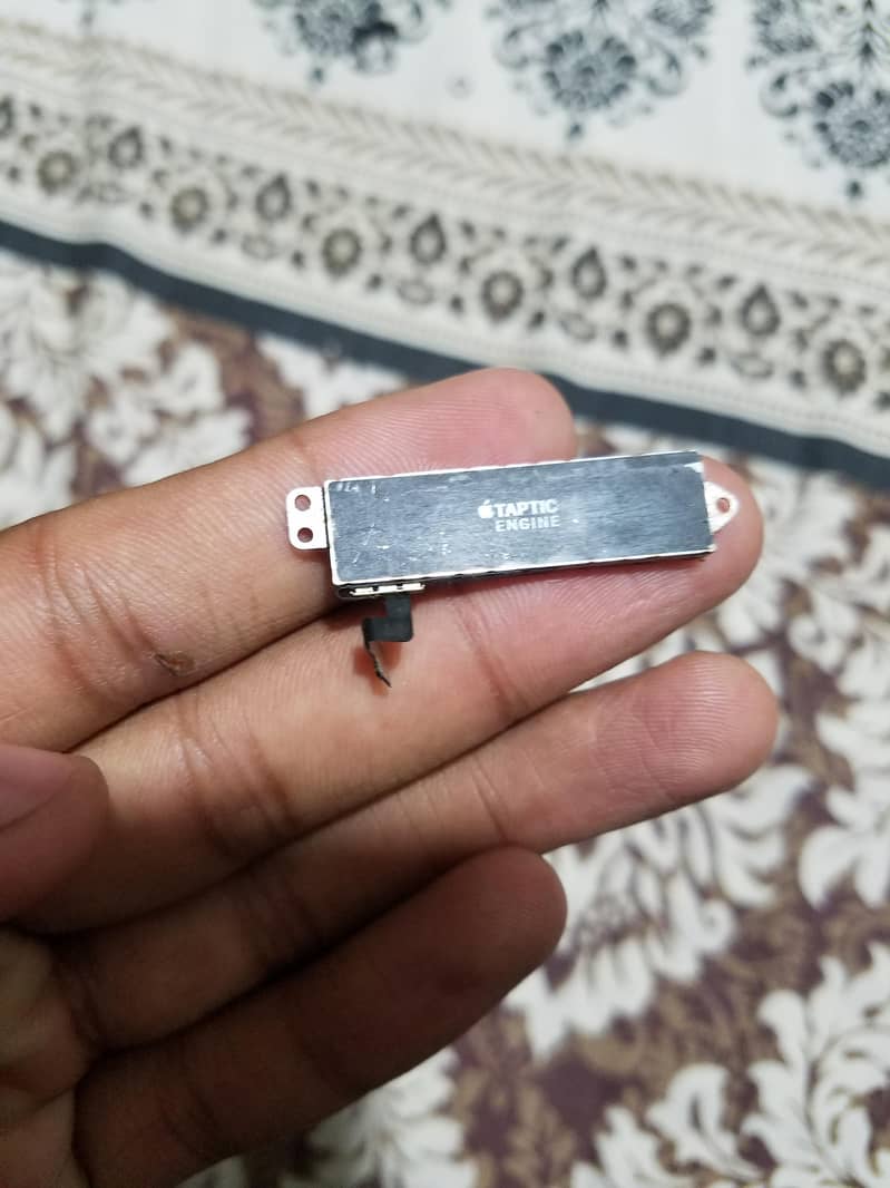 iPhone 7 Taptic Engine 1