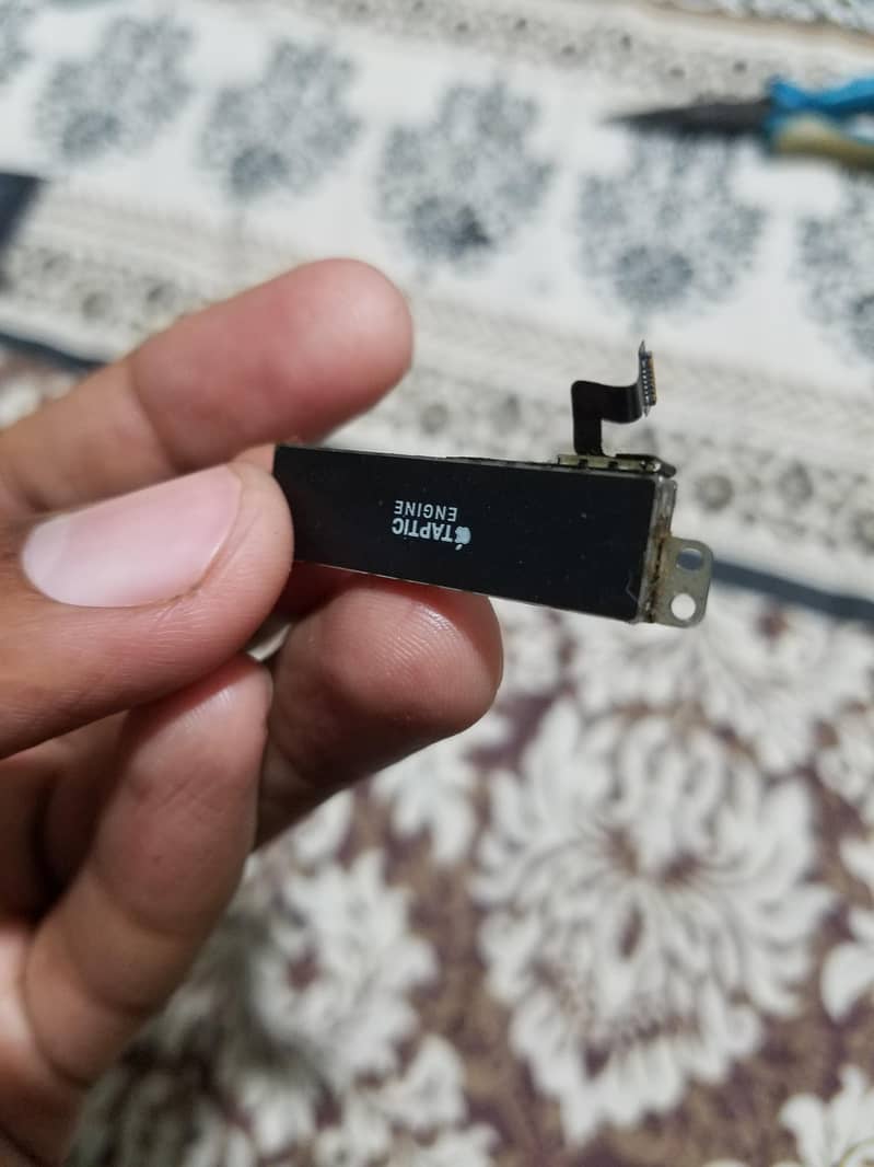 iPhone 7 Taptic Engine 5