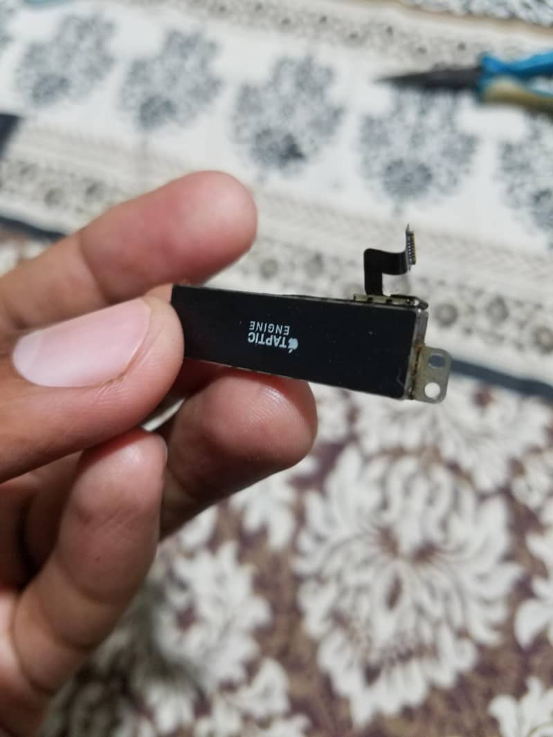 iPhone 7 Taptic Engine 6