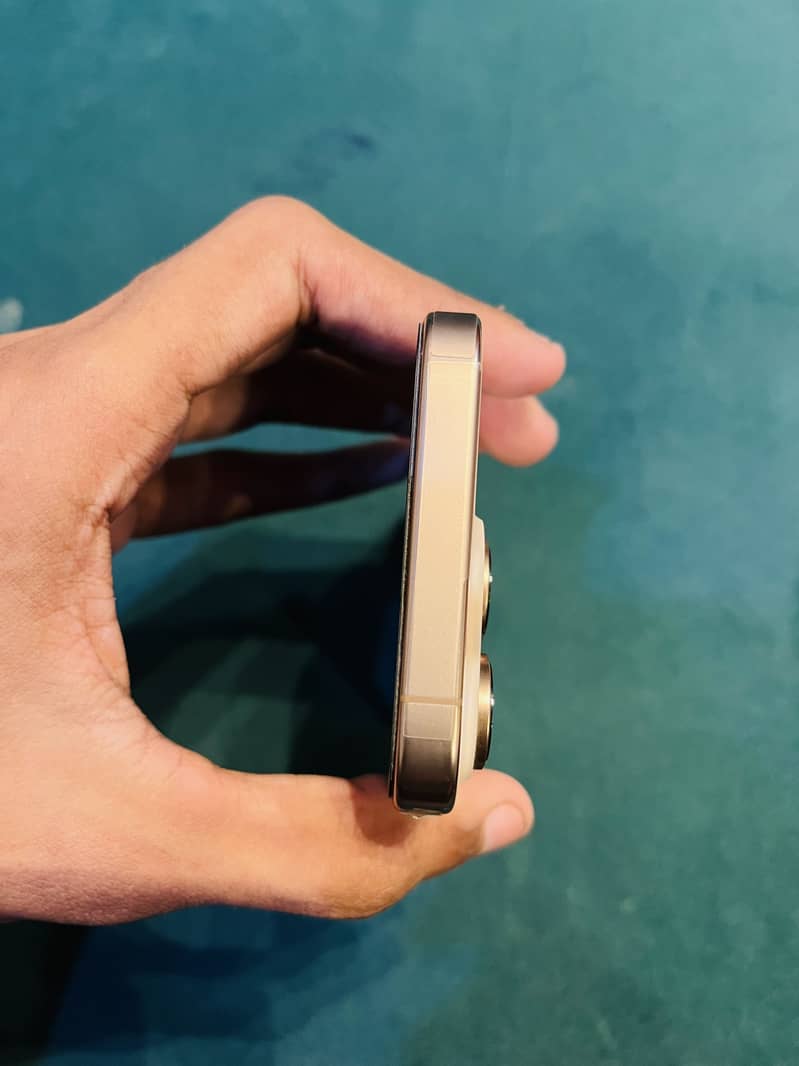 Iphone 16 pro jv 1