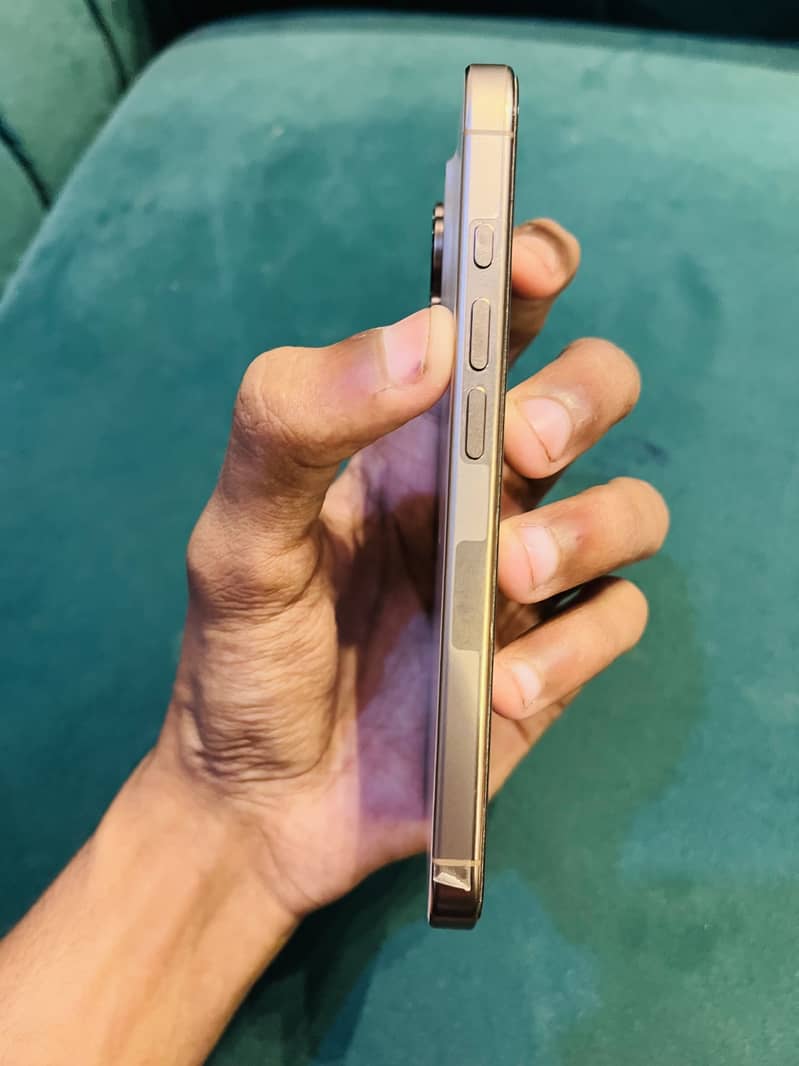 Iphone 16 pro jv 3