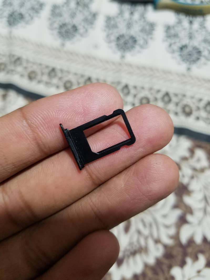 iPhone 7 Sim Tray. 0