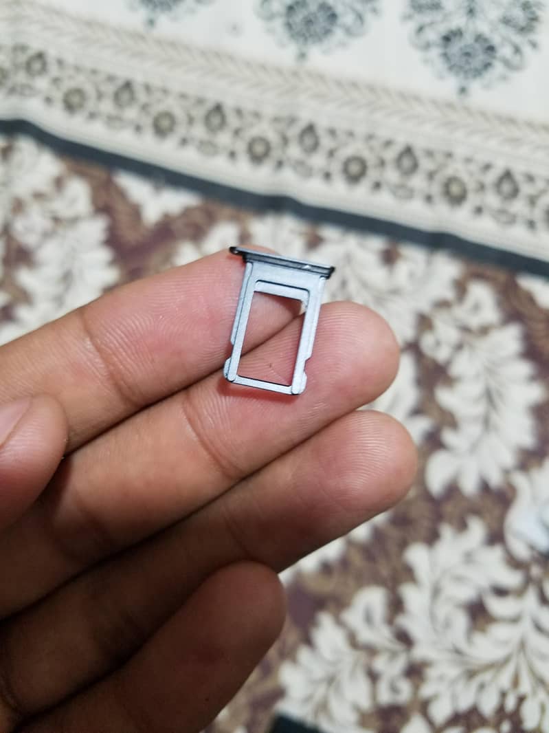 iPhone 7 Sim Tray. 3