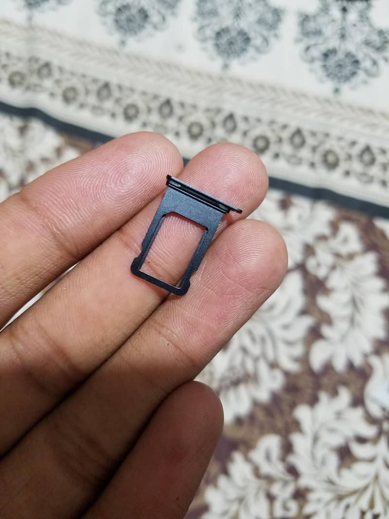 iPhone 7 Sim Tray. 6