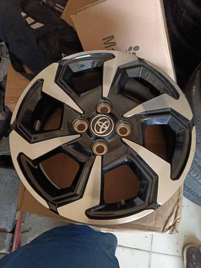yaris genuine alloy rim set