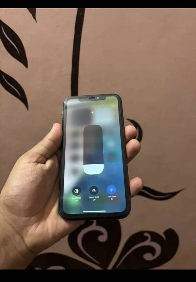 iPhone 11 3