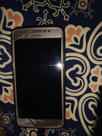 Moto E4 plus