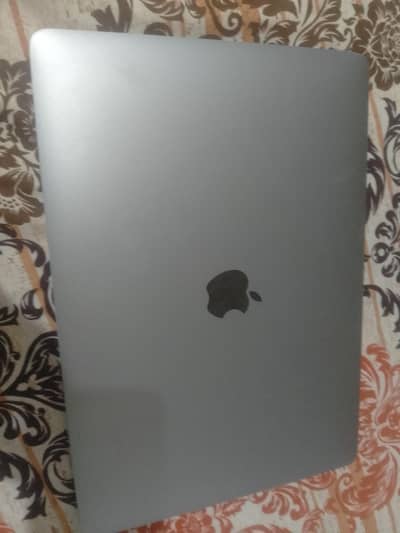 mac book pro 2016 16 gb ram core i7