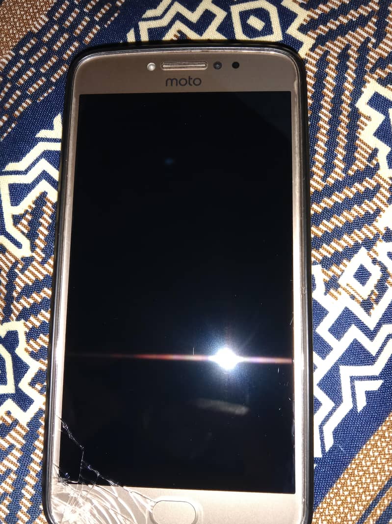 Moto E4 plus 3