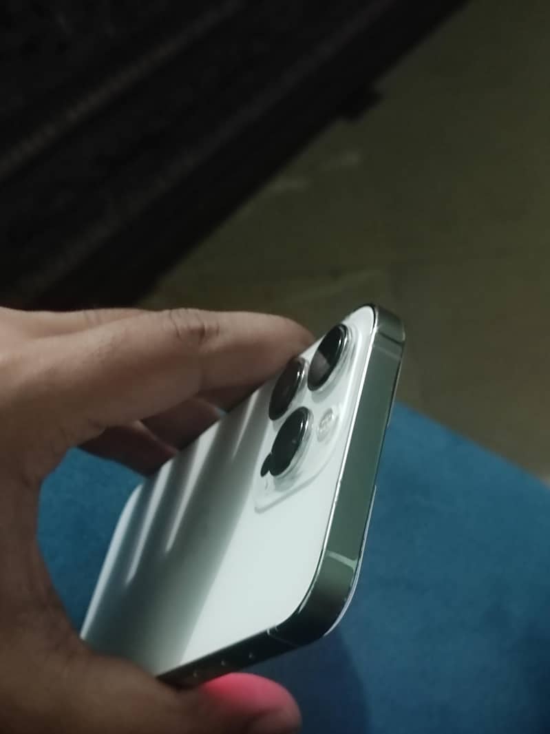 iPhone 13 pro white  3