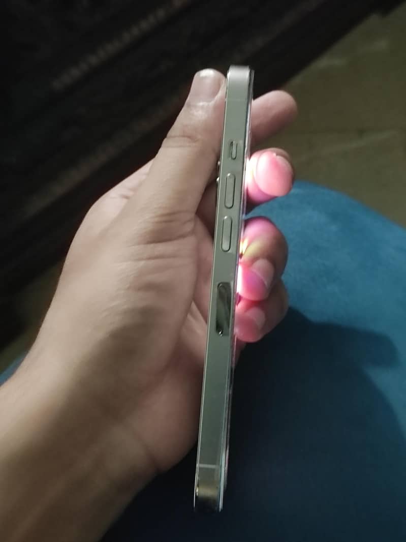 iPhone 13 pro white  4