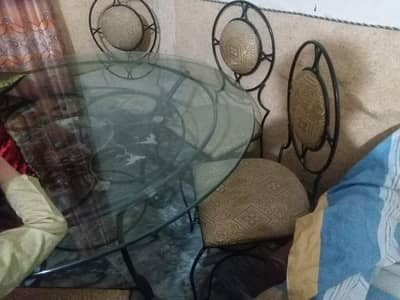 Dining table with 6 Chairs 