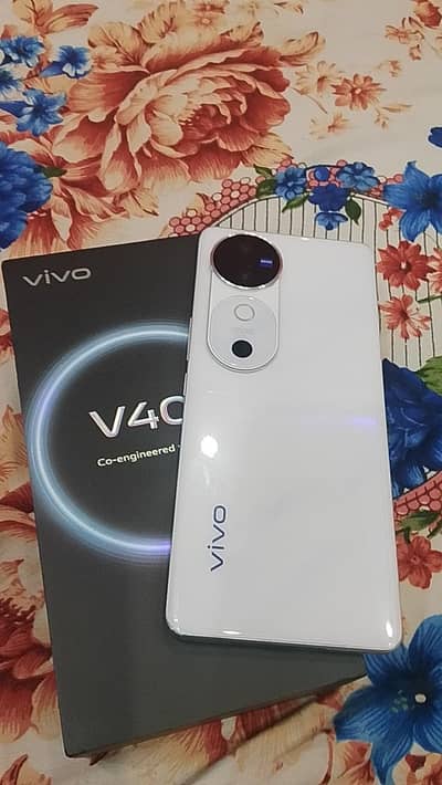 vivo v 40 with complete box 12 256 condition 10by10  rat fix ful fanl
