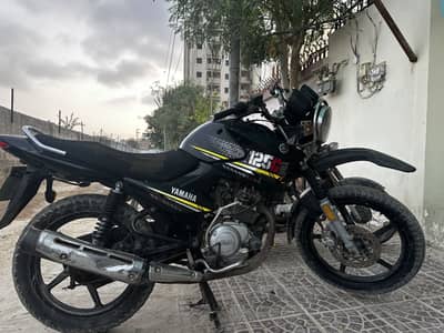 YBR-G 125 on sale