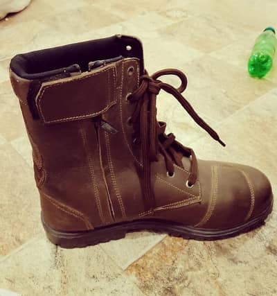 Hiking shoes 10 number