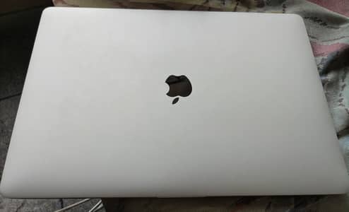 MacBook Pro 15-inch Core i7 2018 16GB RAM Touch Bar - 03008840825