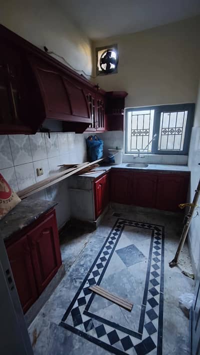 Upper portion available for rent in Gulshanabad without gas