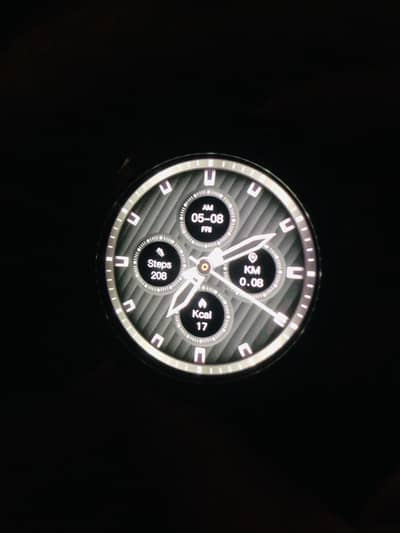 Amoled display Always on with 3 straps