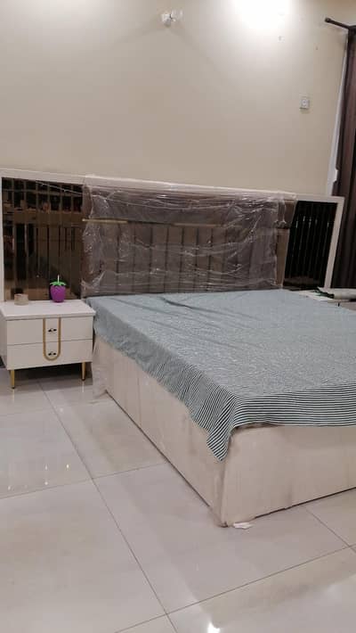 bed set with side tabel and dressing