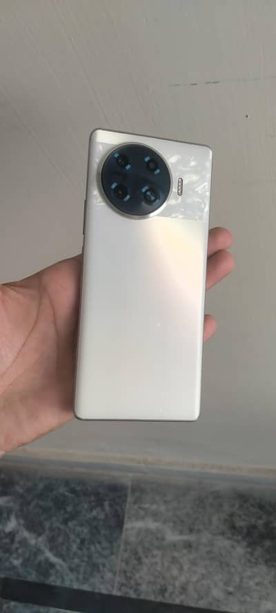 Tecno Spark 20 pro plus 8/256 Full box