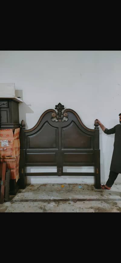 Great wood work bed with all accessories