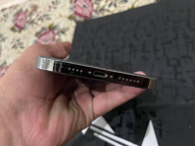 iPhone 12 pro max 4