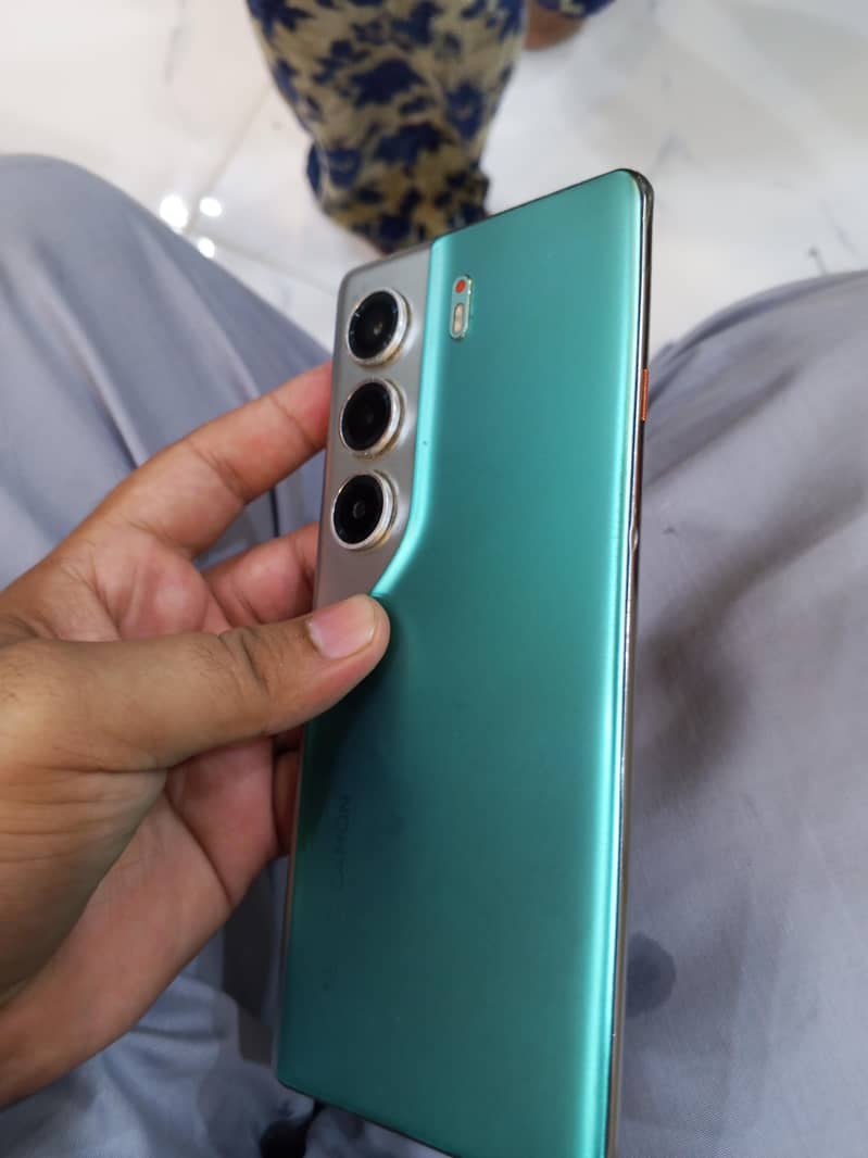 Tecno Camon 40 pro 3