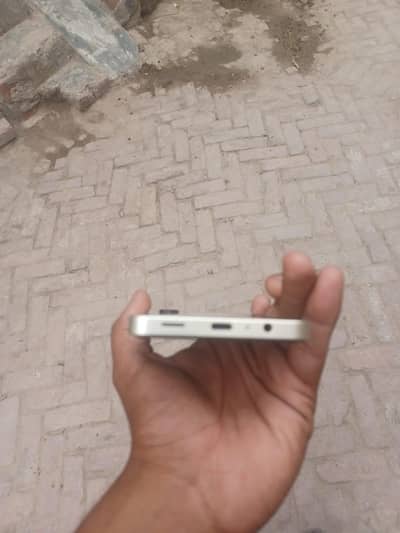 box sath ha 10by 10 condition charger apna liya tha sath dedege
