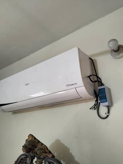 1.5 ton ac only 3 year use chill ac inner brand look outr color fate