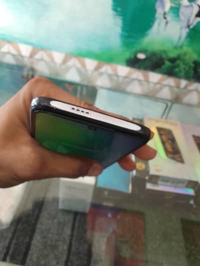 Infinix hot 50i 6+4Gb ram 128Gb room